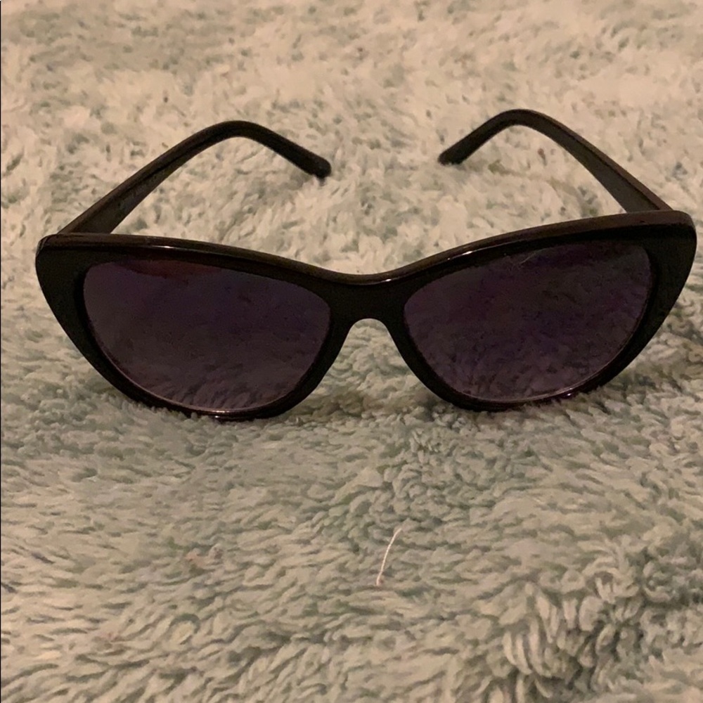 Cat eye sunglasses